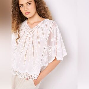 APRICOT 🍑- White Lace Embroidered V-Neck Women's Top